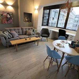 Apartment Cozy Novotel Studio - Free Minibar - Quiet & Peace, Bucharest